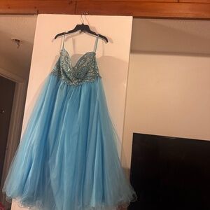 DAVE & JOHNNY FLOWY CHIFFON GOWN beaded size 17/18